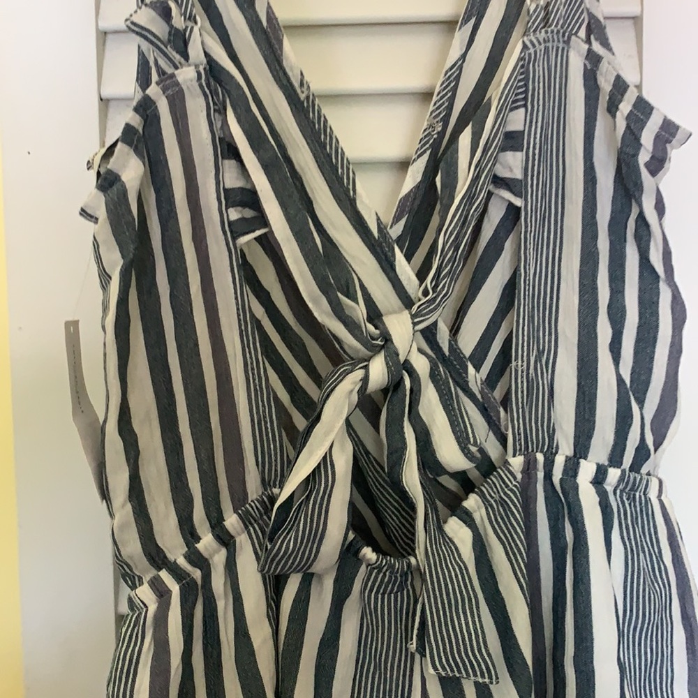 AE Romper - Picture 5 of 6
